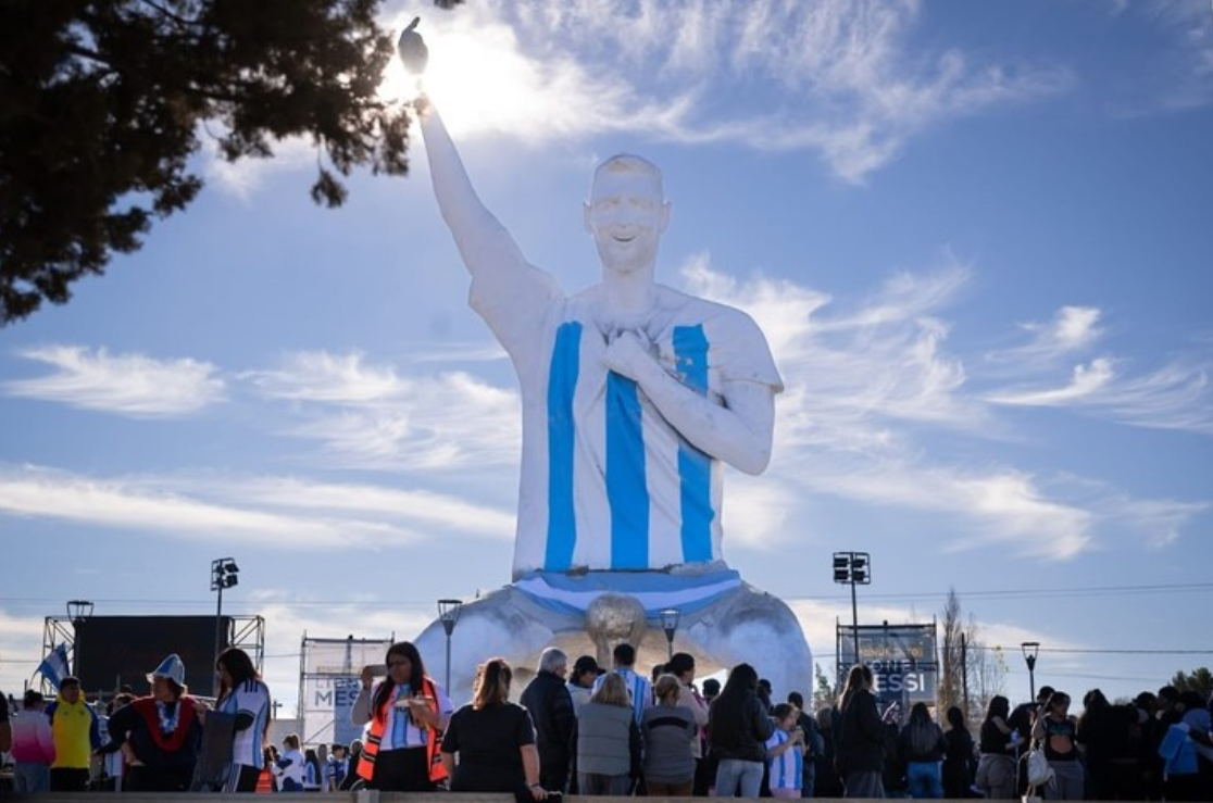 Argentina khánh thành tượng Messi cao 26 mét – Cột mốc mới cho người hâm mộ và cược thủ KJC - hình ảnh - betkjc.vip