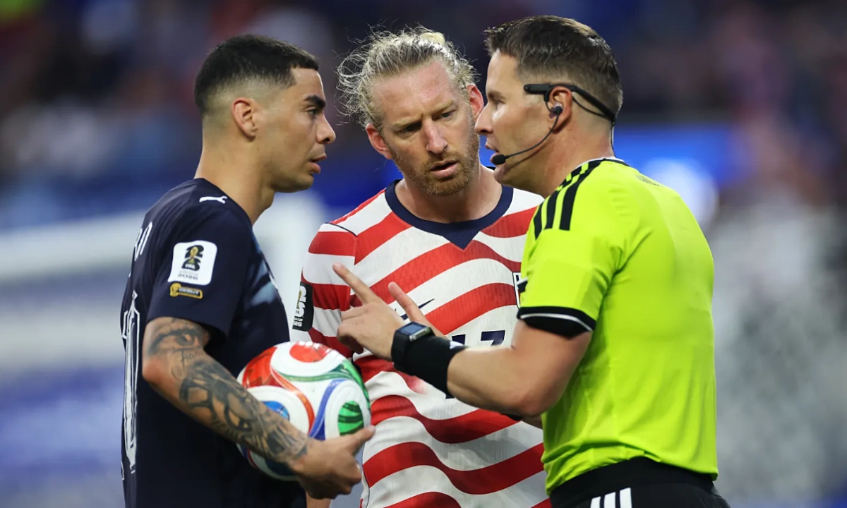 Luật VAR mới giúp thủ quân đội tuyển Mỹ thoát thẻ vàng tại World Cup 2026 - hình ảnh - betkjc.vip